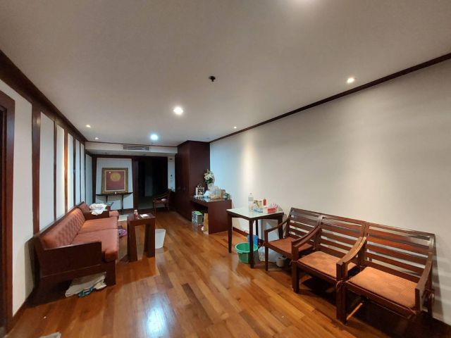 State Tower Silom for sale 1 bedroom 1 bathroom 68 sqm. selling at 5.5 mil baht