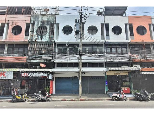 อาคารพาณิชย์ 3.5 ชั้นมีดาดฟ้า ทำเลลาดพร้าวโชคชัย4