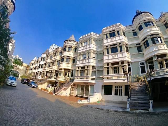 ให้เช่าทาวน์โฮม 4 ชั้น 400 ตรม 4นอน ชิชาคาสเซิล สุขุมวิท 31 หลัง