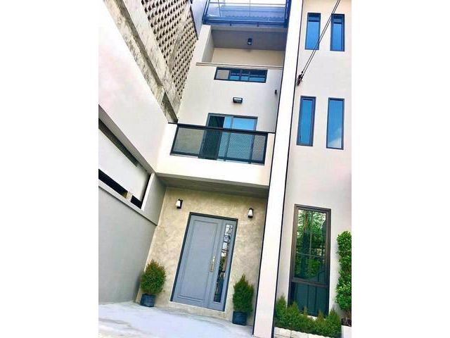 ให้เช่าโฮมออฟฟิศ 3 ชั้น 4 นอน ลาดพร้าว 124 สไตล์ลอฟท์ ใกล้ BTS