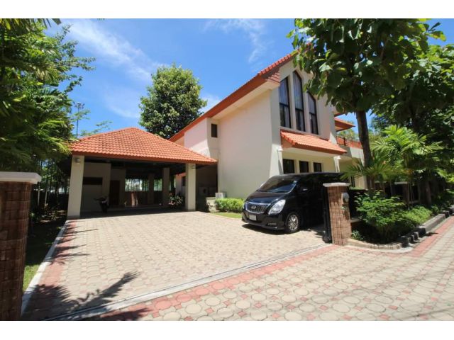 H90 ให้เช่าบ้านเดี่ยว 3 ห้องนอน โครงการติดสนามกอล์/For Rent Single House 3 BR in Compound next to Laem Chabang Golf Club