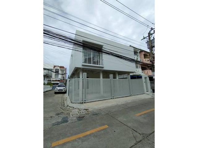 PLE114 ให้เช่าบ้านเดี่ยว2ชั้นหลังมุมสามารถ ทำโฮมออฟฟิศ คาเฟ่ได้ สุทธิสาร ห้วยขวาง ลาดพร้าว ใกล้ MRTสุทธิสาร 750 เมตร