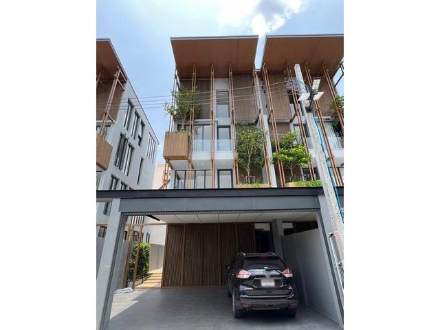 PLE115 ขายบ้านหรู 3.5 ชั้น สไตล์ Modern Tropical โครงการ อะไลฟ์ เอกมัย-รามอินทรา ALIVE Ekamai-Ramintra ลาดพร้าว 87 ใกล้เ