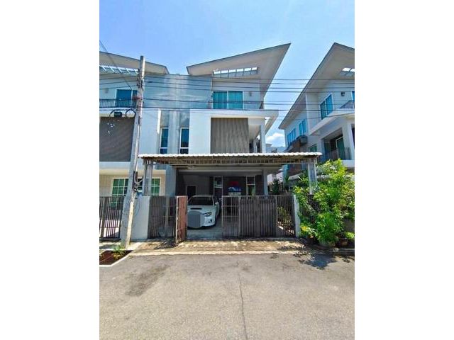 2 ชั้น 3 ห้องนอน 3 ห้องน้ำ ติดถนนวิภาวดี ใกล้สนามบินดอนเมือง