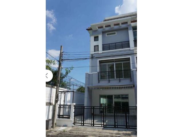 ให้เช่าทาวน์โฮม ซอยศรีนครินทร์ 24   บ้านกลางเมือง เดอะรอยัลโมนาโค