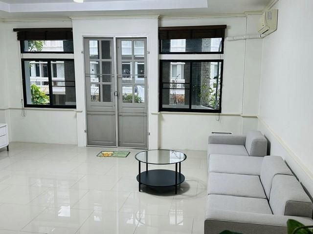 POR2816 ให้เช่า ทาวน์โฮม 4 ชั้น หมู่บ้านชิชาคาสเซิล สุขุมวิท 31