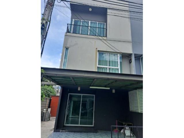 ขายทาวน์โฮมหลังมุม  3 ชั้น พาทิโอ แจ้งวัฒนะ (เมืองทอง) อำเภอปากเกร็ด จังหวัดนนทบุรี.