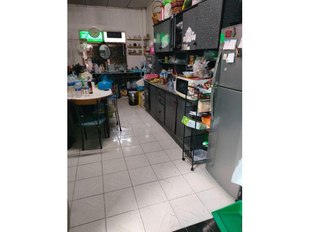 ขายถูกบ้านเดี่ยว 2ชั้น 200 ตรว.อยู่ในซอยเพชรเกษม81 5ห้องนอน 3ห้องน้ำ มีโกดังเก็บของ หลังบ้านติดคลอง