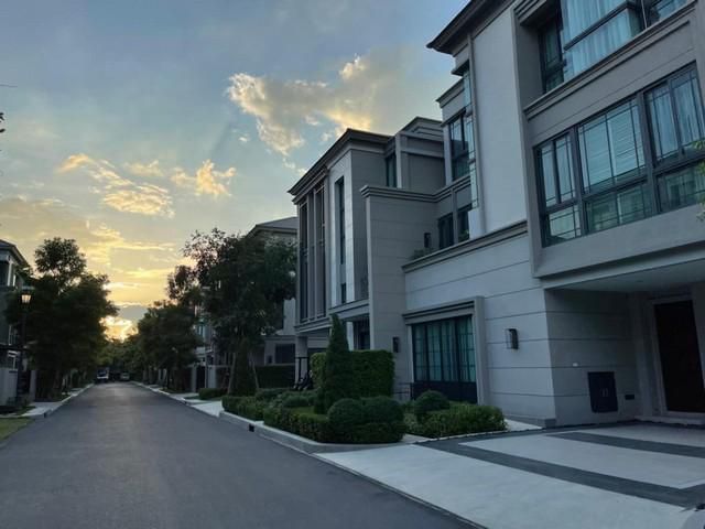 ขาย Luxury Duplex Home  โครงการ เดอะ ซอนเน่ ศรีนครินทร์-บางนา