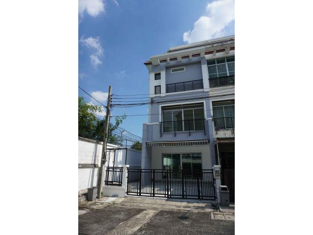 ให้เช่าทาวน์โฮม 3 ชั้น บ้านกลางเมือง เดอะรอยัลโมนาโค ศรีนครินทร์