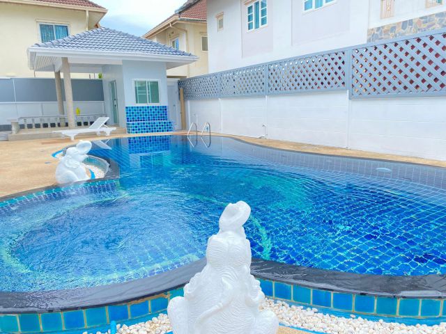 H93 ขายบ้านเดี่ยว 2 ชั้น พร้อมสระว่ายน้ำส่วนตัว/For Sale 2 storey Pool Vill in East Pattaya