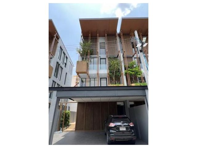 ขายบ้าน 3.5 ชั้น  อะไลฟ์ เอกมัย-รามอินทรา