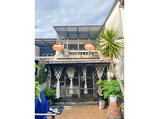 พร้อมสนวมินทร์ 89-93 รถไฟฟ้า 3 สาย ให้เช่าทาวน์เฮ้าส์ 2ชั้น 3นอน