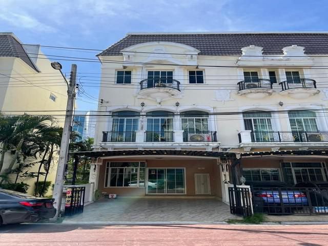 ให้เช่าทาวน์โฮม 3 ชั้น โครงการ เดอะเมทโทร พระราม9 บ้านหลังหัวมุม