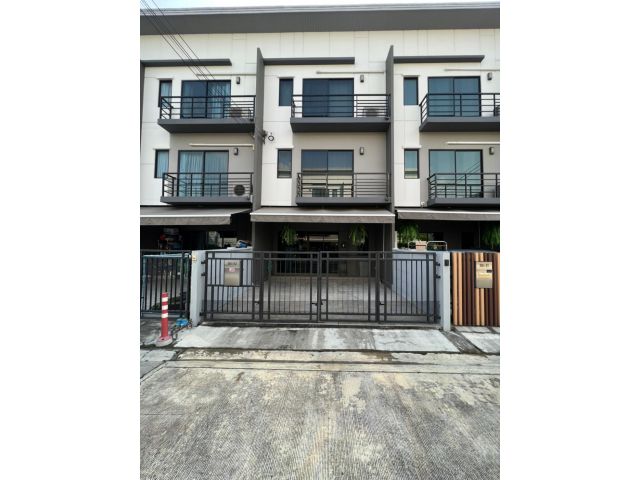 ขายทาวน์โฮม 3 ชั้น บ้านกลางเมือง จรัญปิ่นเกล้า