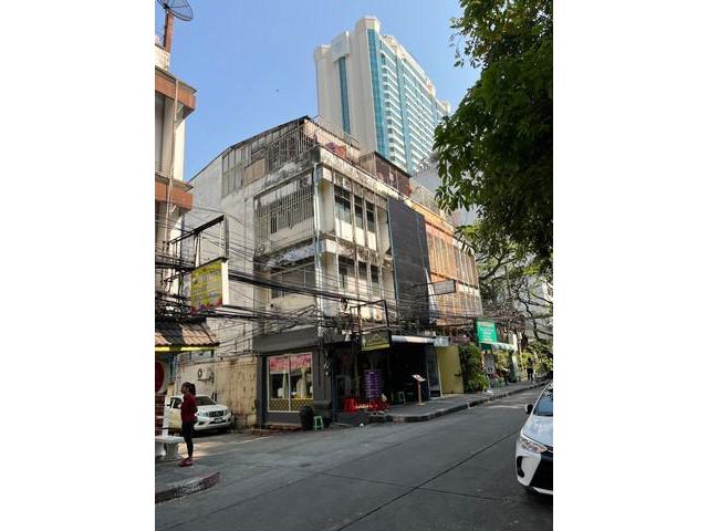 ให้เช่าอาคารพาณิชย์ 4 ชั้น ซอยสุขุมวิท 18 ย่านอโศก ใกล้BTSอโศก