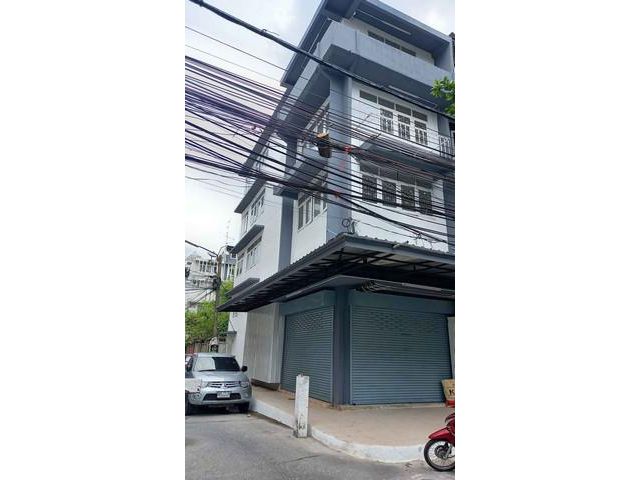 ให้เช่าอาคารหลังมุม  เข้าออกได้ สุขุมวิท พระราม 4 ซ.สุขุมวิท 40 ,