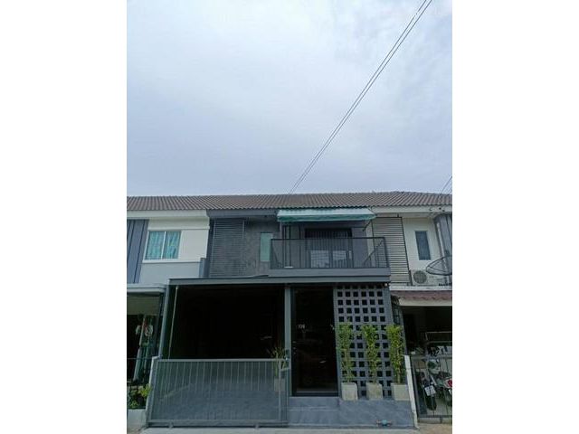 PT12 ขาย ด่วน ทาวน์โฮม 2 ชั้น โครงการ บ้านพฤกษา 86 ลาดกระบัง – สุวรรณภูมิ ดีไซน์หรูแนว Modern Loft ตกแต่งสวยพร้อมอยู่ (ห