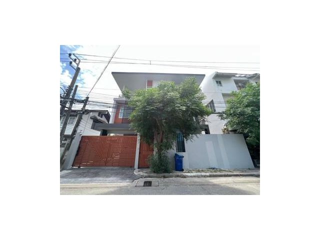 บ้านใหม่ 3 ชั้น ถนน ประชาชื่น
