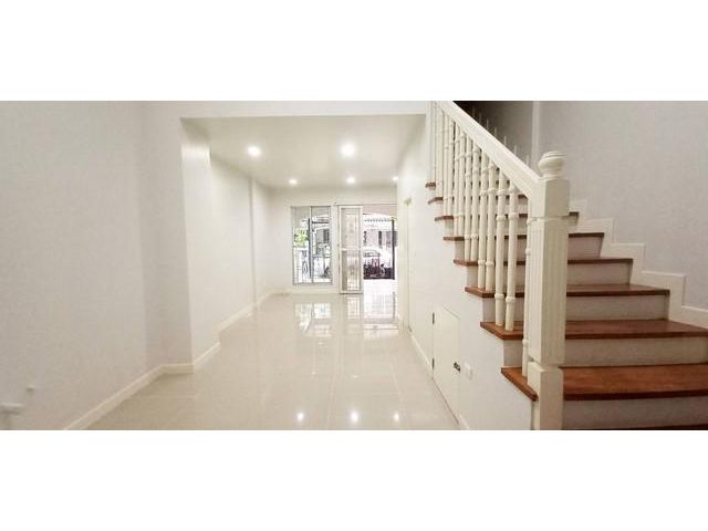 ให้เช่าทาวน์โฮม3ชั้น บ้านกลางเมืองเดอะปารีส