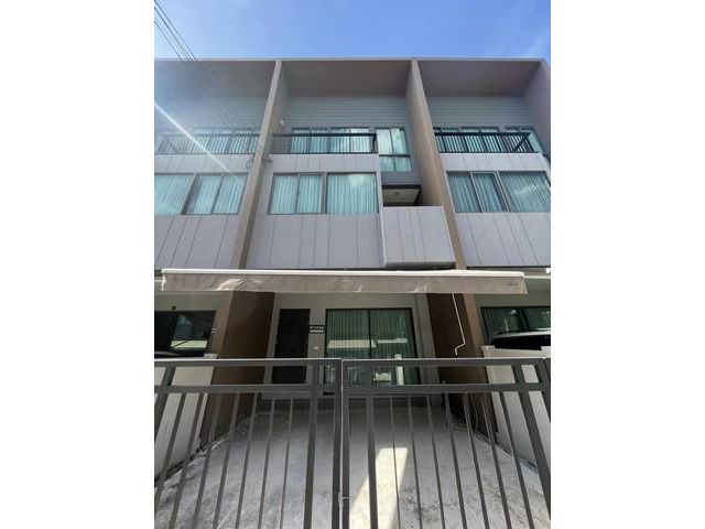 ให้เช่าทาวน์โฮม 3 ชั้น 3 นอน บ้านกลางเมือง พระราม9-กรุงเทพกรีฑาตั