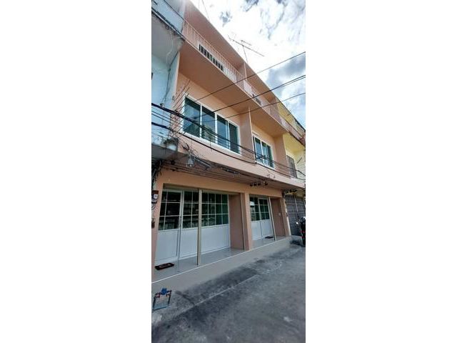 ให้เช่า อาคารพาณิชย์ 3ชั้น 140 ตร.ม  2 ห้องนอน 3ห้องน้ำ ซอยจันทร์