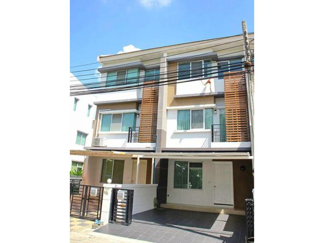 โรบินสันลาดกระบัง  หรูเรียบง่าย ให้เช่าทาวน์โฮมใหม่ 3ชั้น 25 ตรว.