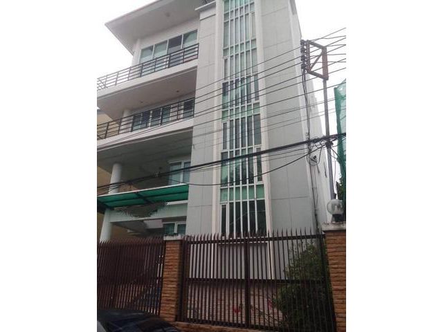 BS659 ขายอาคาร 4 ชั้น พื้นที่ใช้สอยรวม 700 ตรม.ซอยอินทามระ 19