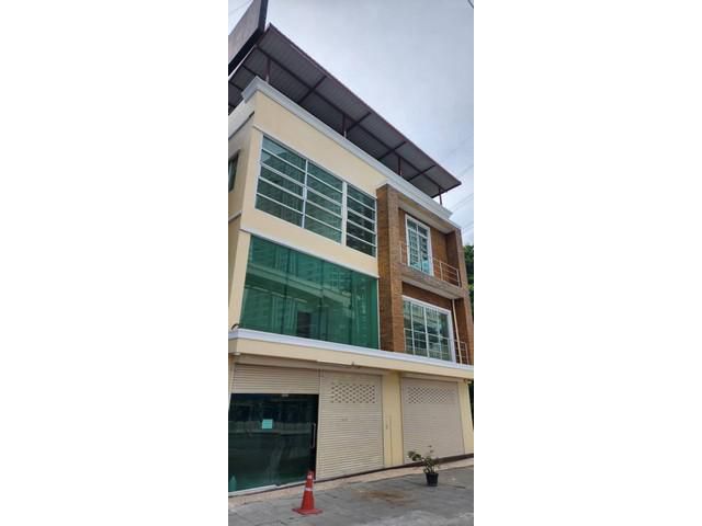 ถนน ศรีนครินทร์ - พัฒนาการ แขวงสวนหลวง เขตสวนหลวง กรุงเทพมหานคร