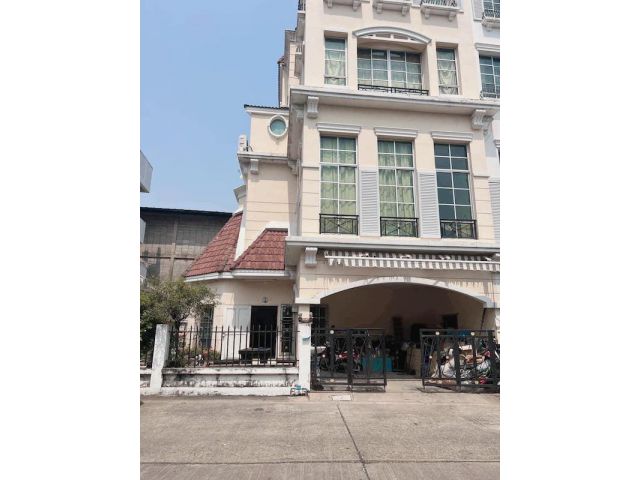 BH2318 ให้เช่าทาวน์เฮ้าส์ 4ชั้น บ้านกลางกรุงสาทร ถนนเหนือ-ใต้