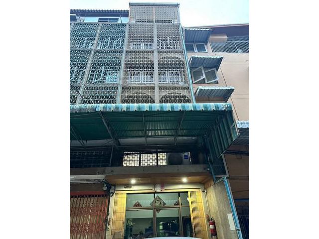 ขายด่วนอาคารพาณิชย์ 5.5 ชั้น ทำเลพระราม4