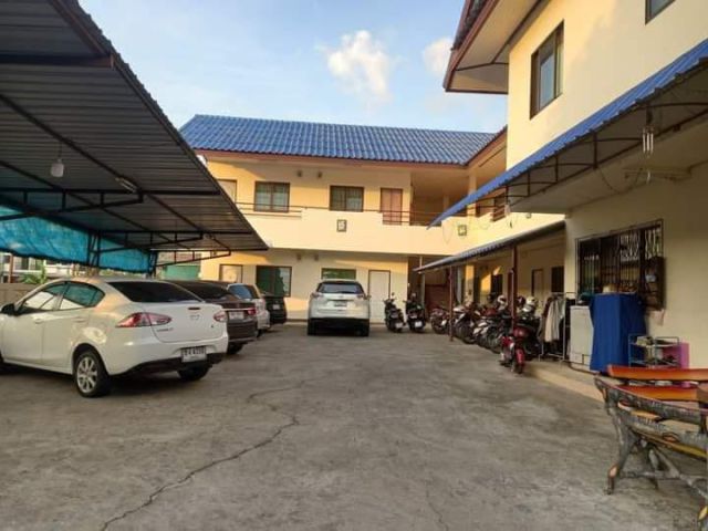 ขายหอพักพร้อมผู้เช่าแถวกาดวรุณป่าแดดเขตเมืองเชียงใหม่