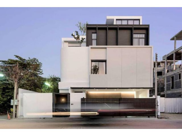 บ้านหรูหราทันสมัย สร้างเสร็จใหม่ ใจกลางเมืองเชียงใหม่