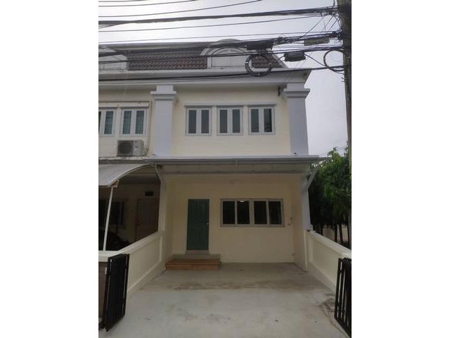 หลังมุม หมู่บ้านดิเอ็กคลูซีฟสวนหลวงร.9