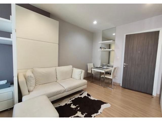 เออร์บาโน่ แอบโซลูท สาทร-ตากสิน