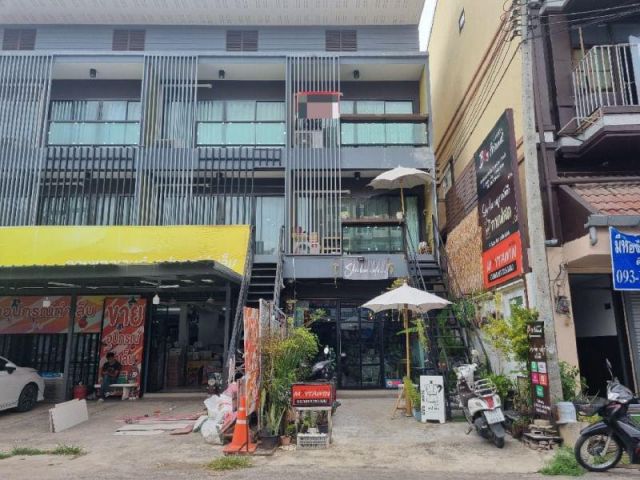ขายอาคารพาณิชย์เมืองเชียงใหม่ อาคาร 3 ชั้น เนื้อที่ 27.9 ตร.ว ย่านเศรษฐกิจ เหมาะกับการลงทุน