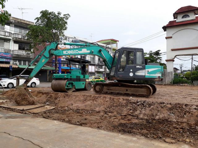 รับเหมาถมที่ดินราคาถูกและพิเศษสำหรับคุณ ที่สุดในเขตกรุงเทพ และปริมณฑล  ถมดินดำ ดินดาน ดินลูกรัง และ บริการส่งหน้าดิน