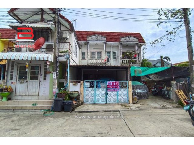 ทาวน์เฮ้าส์ หมู่บ้าน รินทร์ทอง เนื้อที่ 18 ตรว. ถนนรามคำแหง เขตมีนบุรี