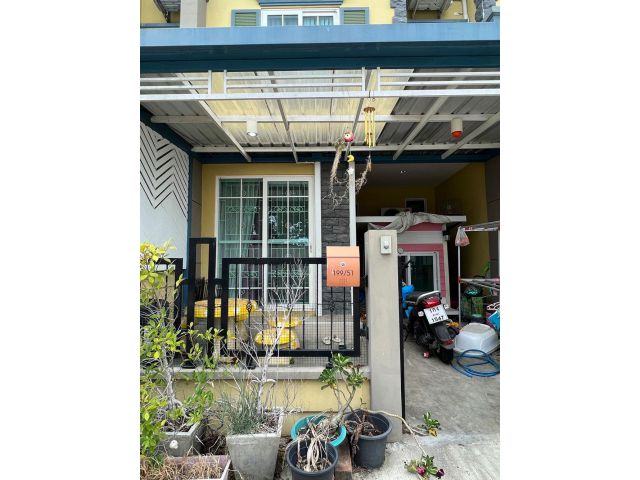 ขายทาวน์เฮ้าส์ 4 ห้องนอน 2 ห้องน้ำ หน้าบ้านไม่ชนใครฝั่งตรงข้ามจอดรถได้เพิ่ม 1 คัน