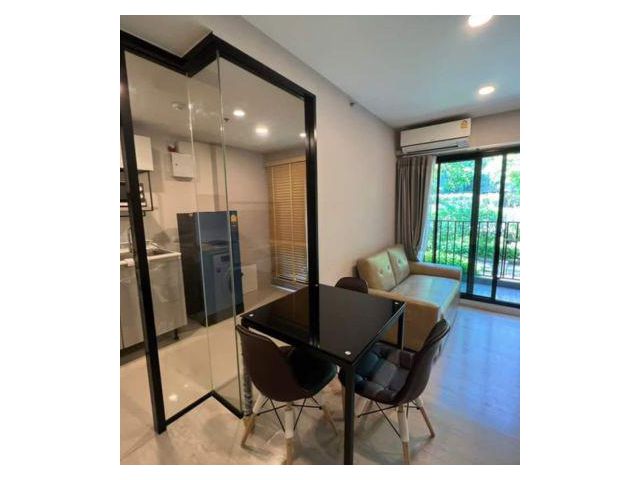 ห้องใหญ่ สามารถเดินทะลุสระว่ายน้ำได้เลย เงียบ สงบ ปลอดภัย สไตล์รี