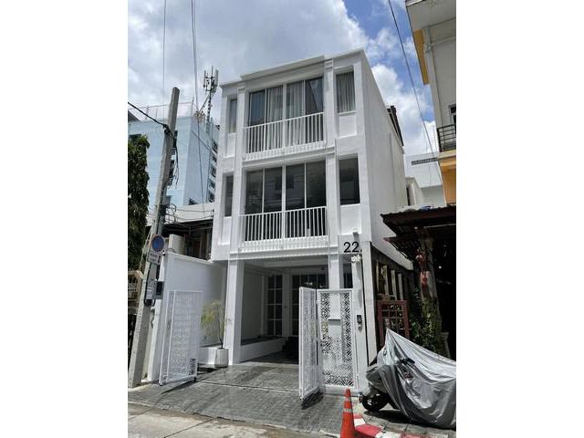 ขายอาคาร 3ชั้น ทำเลใจกลางเมือง ถนนวิภาวดีซอย2 ดินแดง