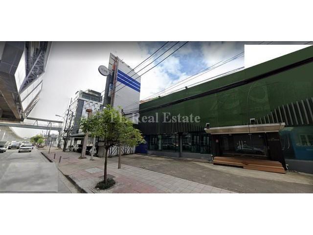 ให้เช่าโชว์รูมอาคาร 3 ชั้น 600 ตรม ย่านศรีนครินทร์ ใกล้รถไฟฟ้าศร