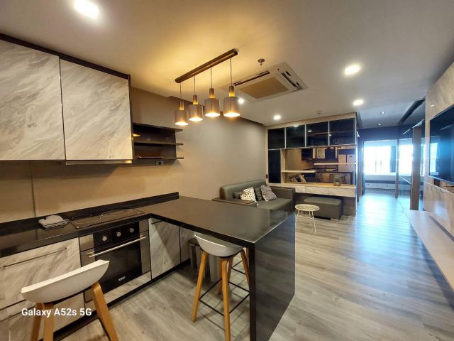 State Tower Silom for rent 2 bedrooms 1 bathroom 68 sqm. rental 30,000 baht/month