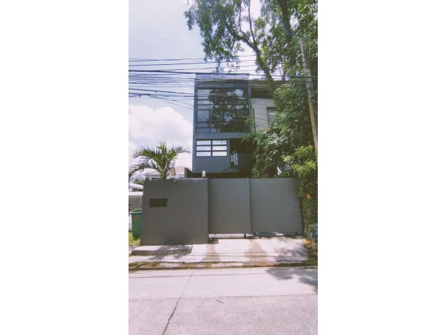 ให้เช่าโฮมออฟฟิศ 4 ชั้น 300 ตรม. รัชดา32 พร้อมพื้นที่จอดรถกว่า 10