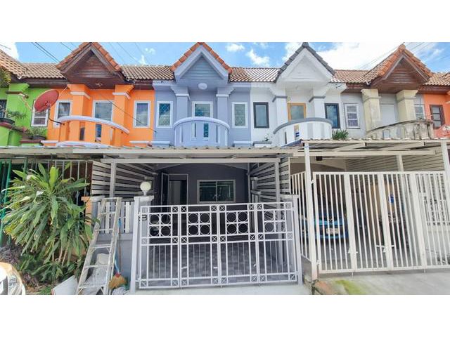 ขาย ทาวน์เฮ้าส์ หมู่บ้านพงษ์ศิริชัย4   หนองแขม ทำใหม่ทั้งหลัง  1.