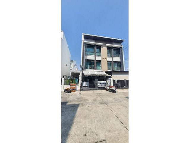 ขายทาวน์โฮม 3 ชั้น 28 ตรว. บ้านกลางเมือง โชคชัย 4 ซอย 50 พร้อมอยู