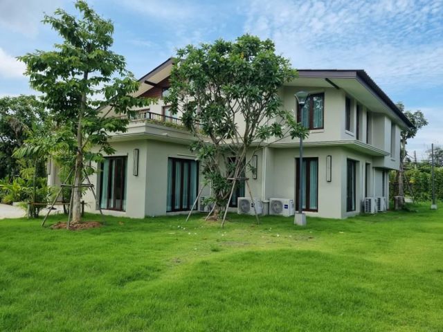 ขายบ้านสารภี บ้านหรูพร้อมสระว่ายน้ำส่วนตัว เนื้อที่​ 300 ตร.ว.​ ราคา​ 17.9 ล้าน