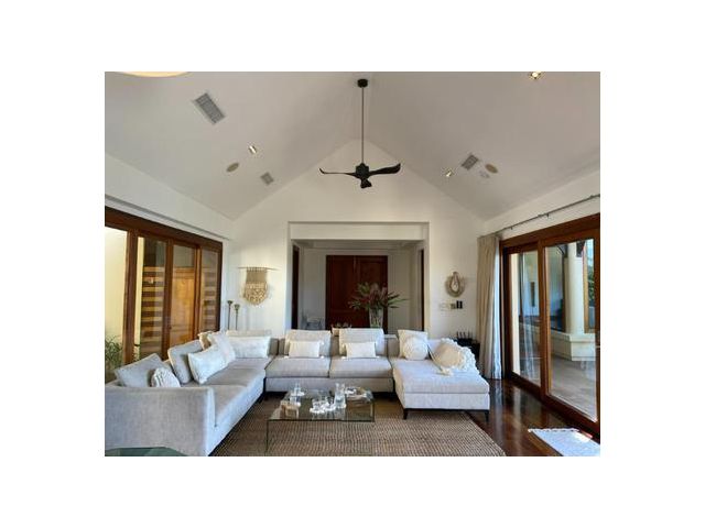 Rental Stunning oceanfront villa 4 bedroom
