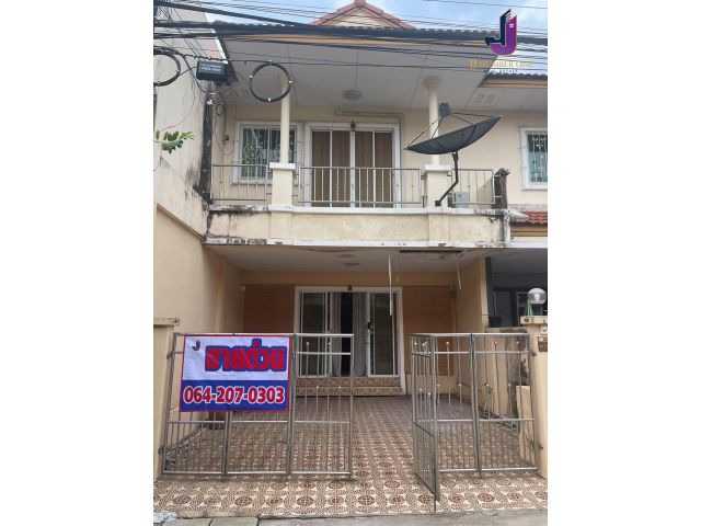 ขายทาวน์โฮม 2 ชั้น หมู่บ้านสุริยาเพอร์เฟค 1  ขนาด 20.6 ตร.ว   3 ห้องนอน 2 ห้องน้ำ  ใกล้เซ็นทรัลบางนา รหัสทรัพย์ JJ-H046
