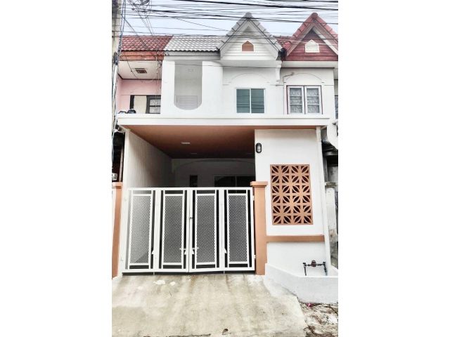 ขายบ้าน ทาวน์เฮ้าส์ ถนนเมน หมู่บ้าน ฉัตรณรงค์ วิลล่า 4 ลำลูกกา